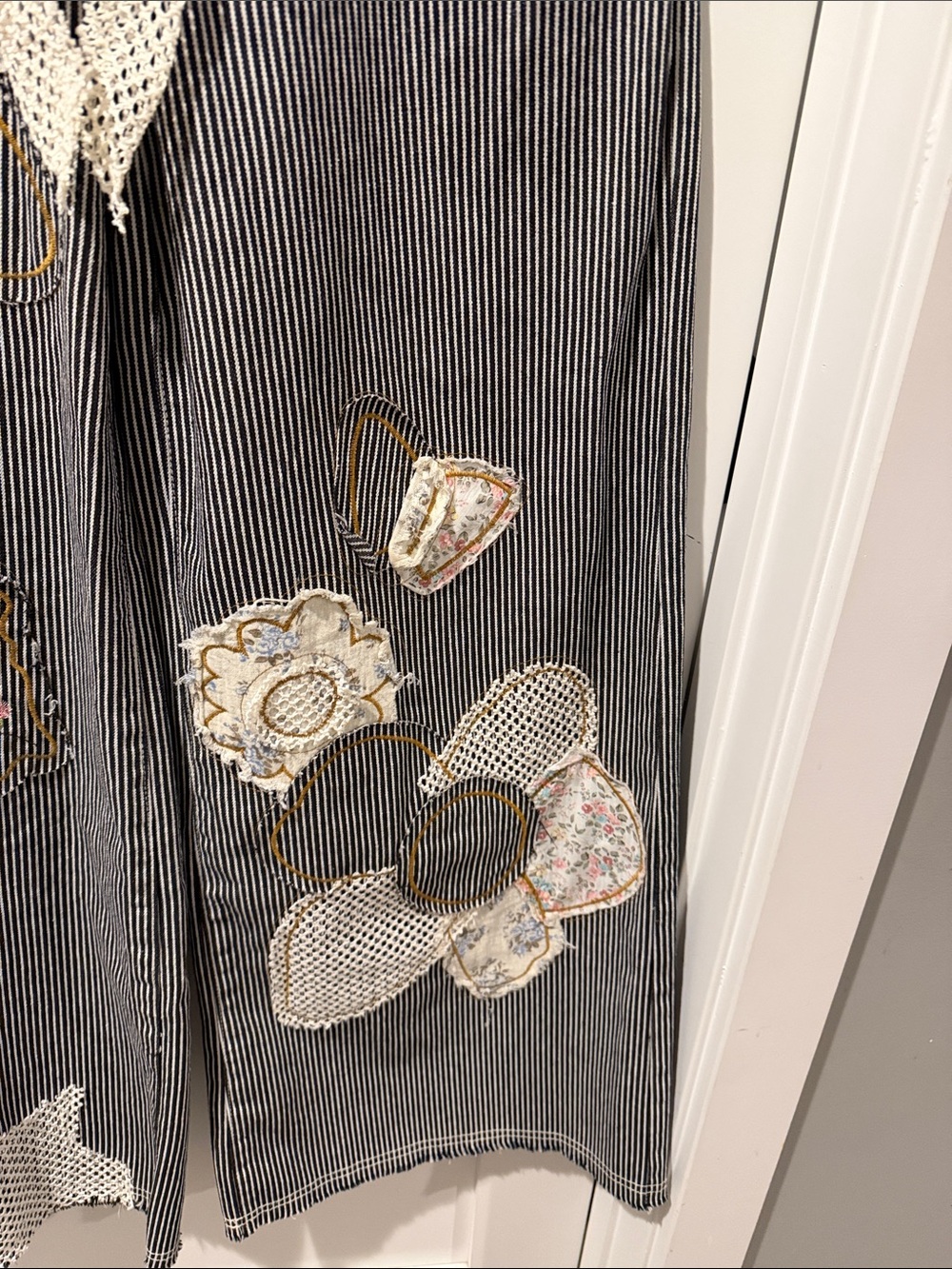 POL Embroidered Appliqué Wide-Leg Pinstripe Pants - Black & White - Picture 3 of 9